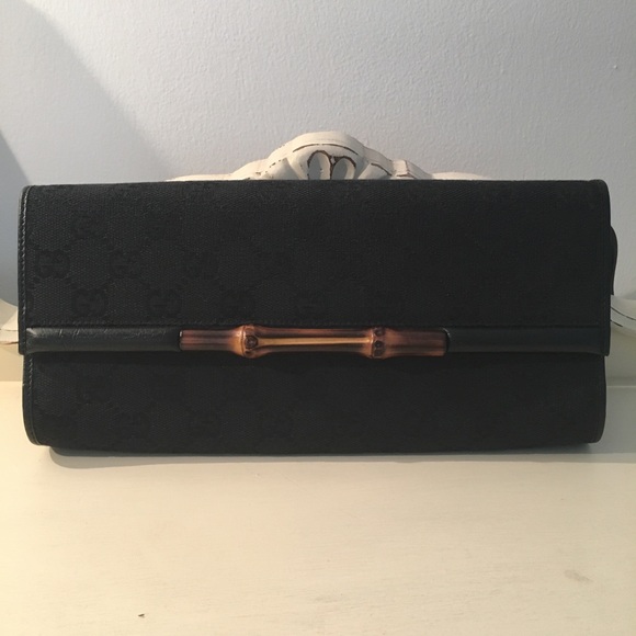 Gucci Handbags - GUCCI clutch with strap